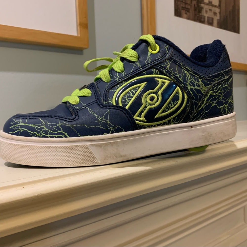 Heely’s kids size 3